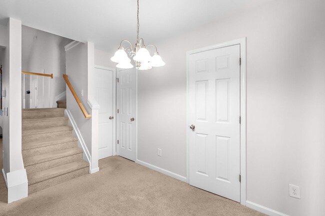 Building Photo - Master-on-Main End-Unit Townhome in Back Creek Villages!