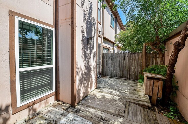 Building Photo - 12300 Brookglade Cir