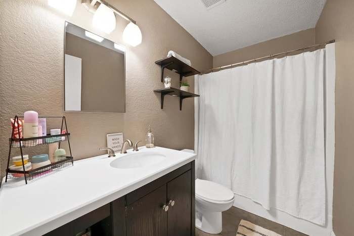Building Photo - 1120 Bumble Bee Dr