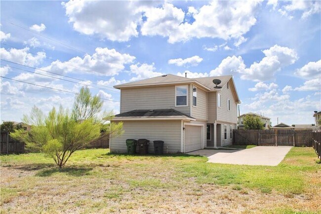 Building Photo - 2408 Bluffstone Dr