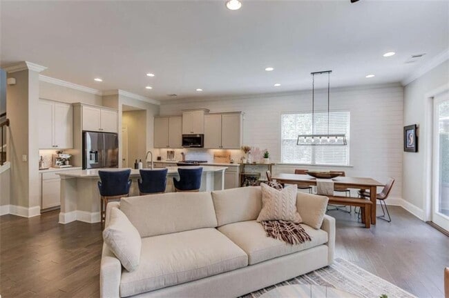 Building Photo - 1450 Edgebrook Ct NE