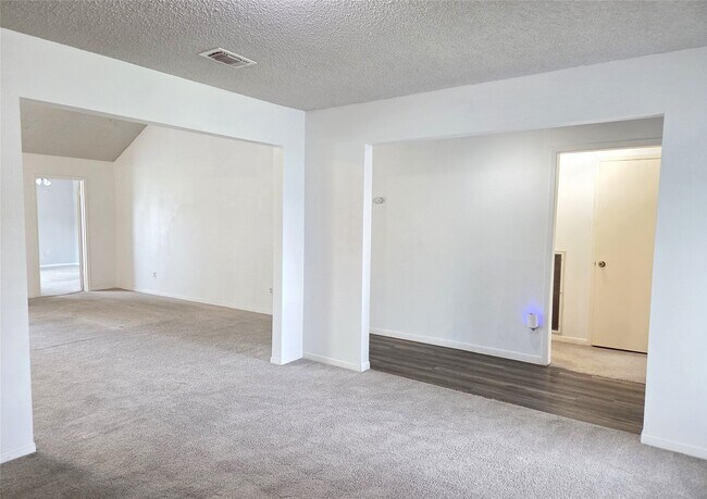 Building Photo - 13427 Juniper Point Dr
