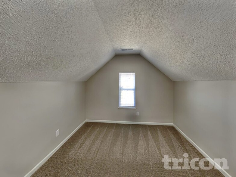 Building Photo - 721 Elderberry Ln