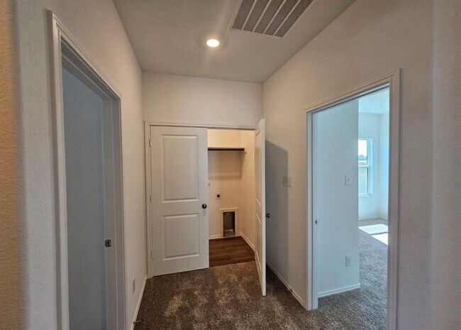 Building Photo - 511 Halfmoon Dr