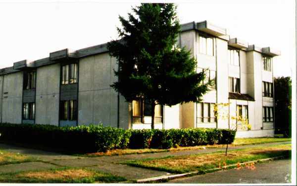 Building Photo - Mary Ruth Manor