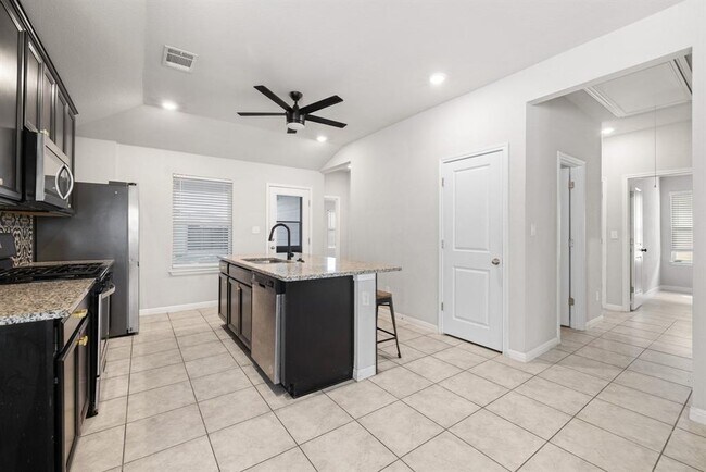 Building Photo - 202 Low Bramble Dr