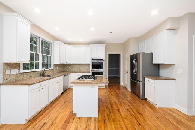 Building Photo - 46 McGuiness Ln