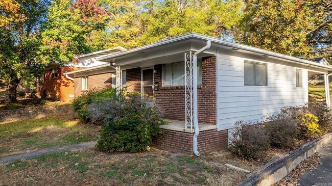 Building Photo - 7400 L St