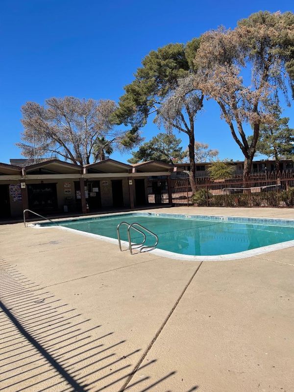 Building Photo - 615 S Royal Crest Cir