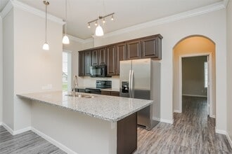 Building Photo - 651 Lakeland Cir