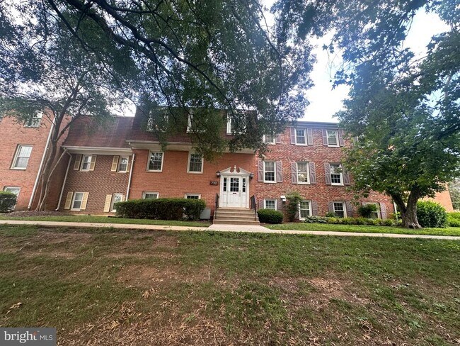 Building Photo - 732 Quince Orchard Blvd