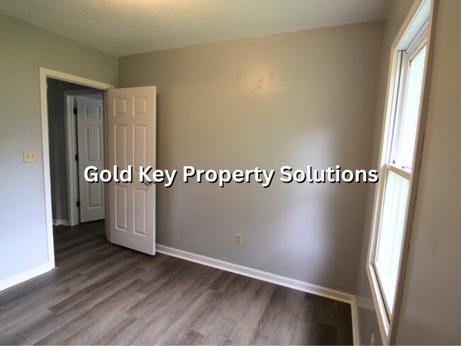 Building Photo - 3 Bed 1 Bath Home For Rent W/ Basement! (S...