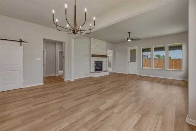 Building Photo - 2105 Bluebird Ln