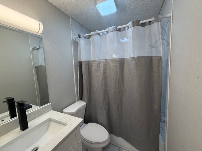 Building Photo - (OTR)4116Delaw