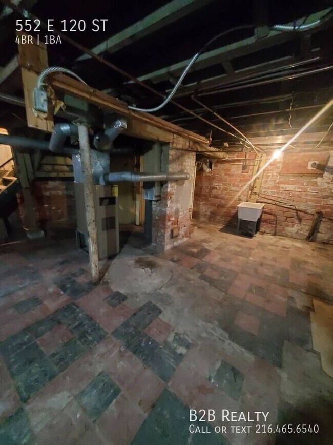 Building Photo - 552 E 120th St