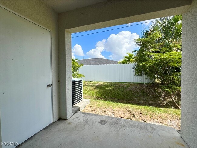 Building Photo - 1631 SW 1st Ave