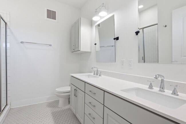 Building Photo - 4704 Sunset Trail