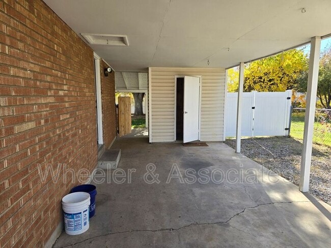 Building Photo - 411 Forbes Ave W