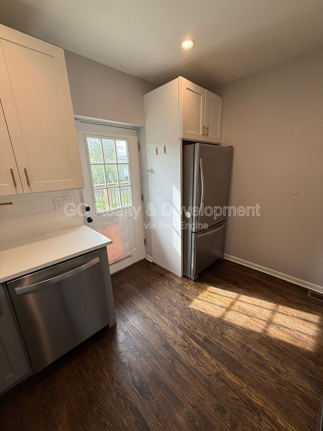 Building Photo - 2036 S 1st Ave