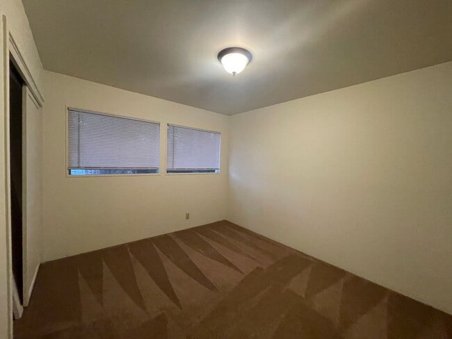 Building Photo - Charming Pet Friendly, 3-Bedroom 1-Bath, p...