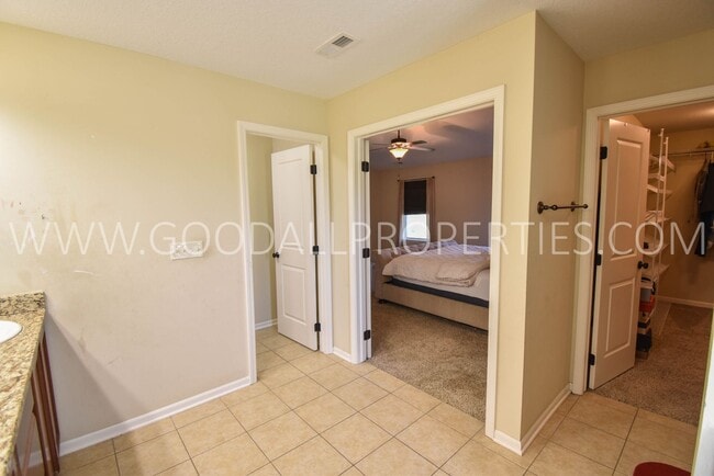 Building Photo - 5 Bedroom Home with Fenced Yard, and 3 Car Garage in Waukee