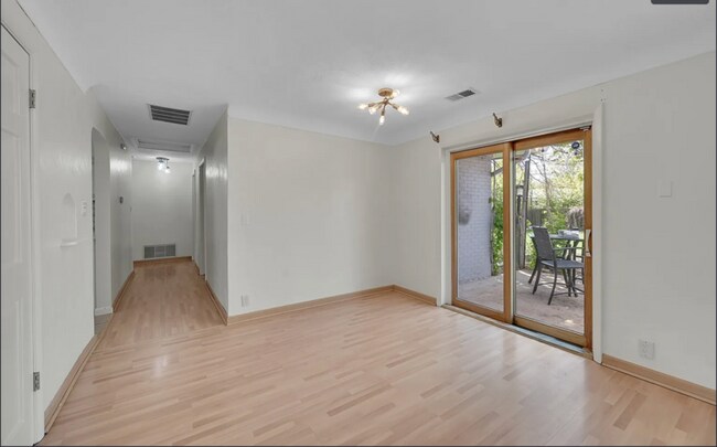 Building Photo - 4265 Brentwood St