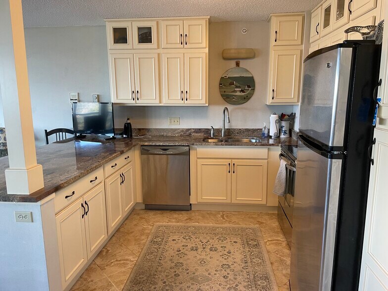 Building Photo - 215 E Grand Ave