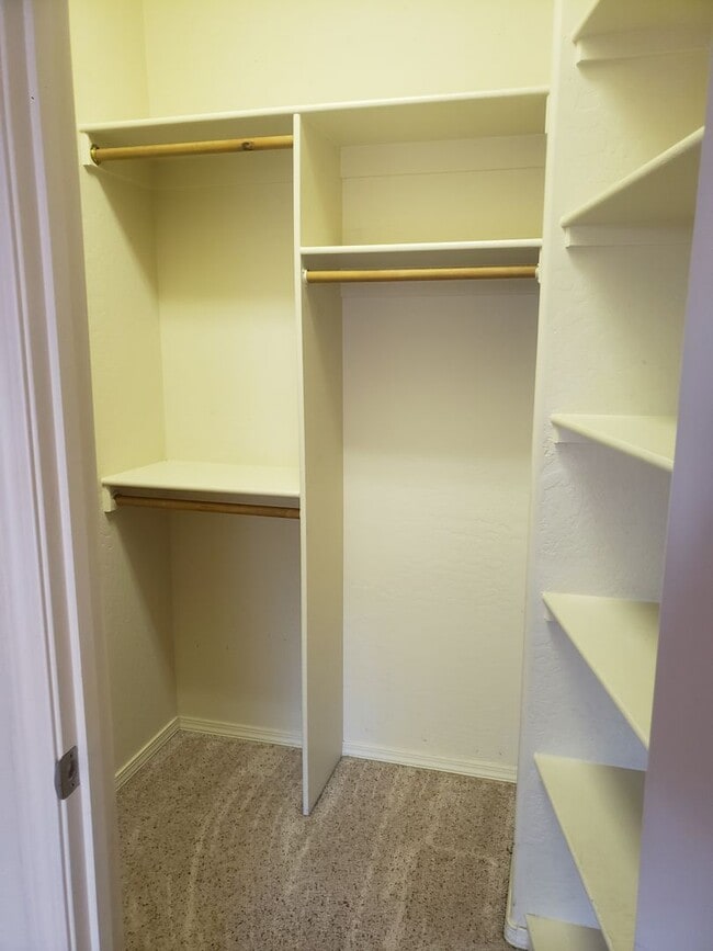 Building Photo - 2 bed / 2 bath - 2 car attached garage