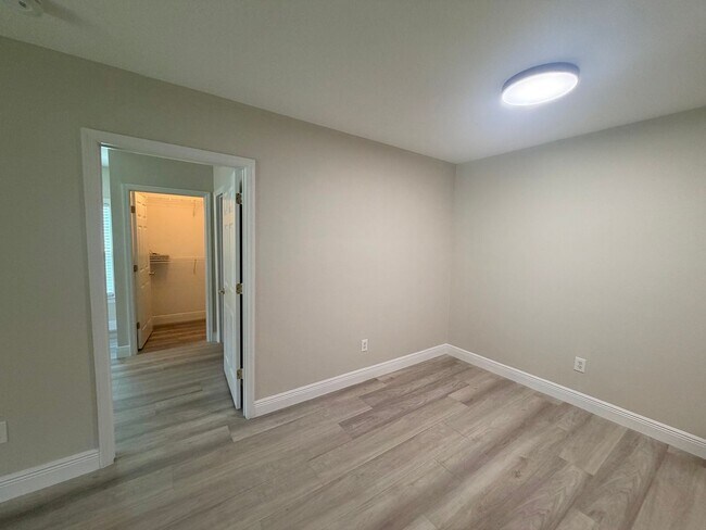 Building Photo - 6578 Swissco Dr