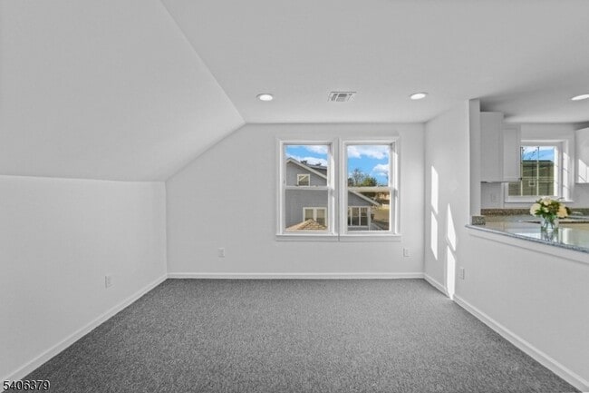 Building Photo - 43 Hillcrest Ave