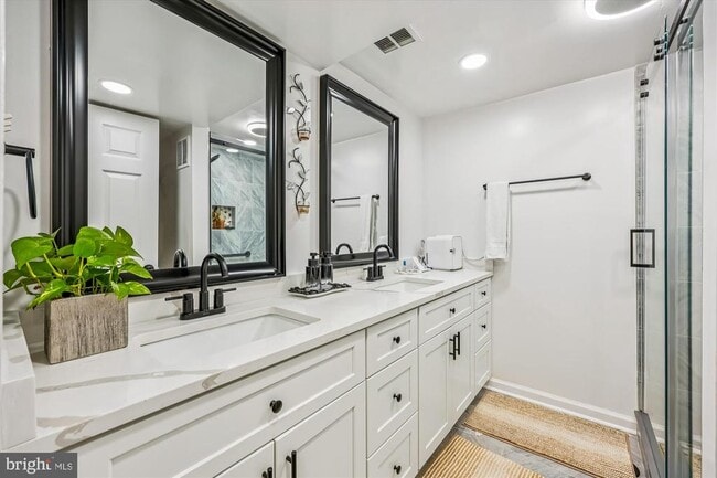 Building Photo - 11712 Seven Locks Rd