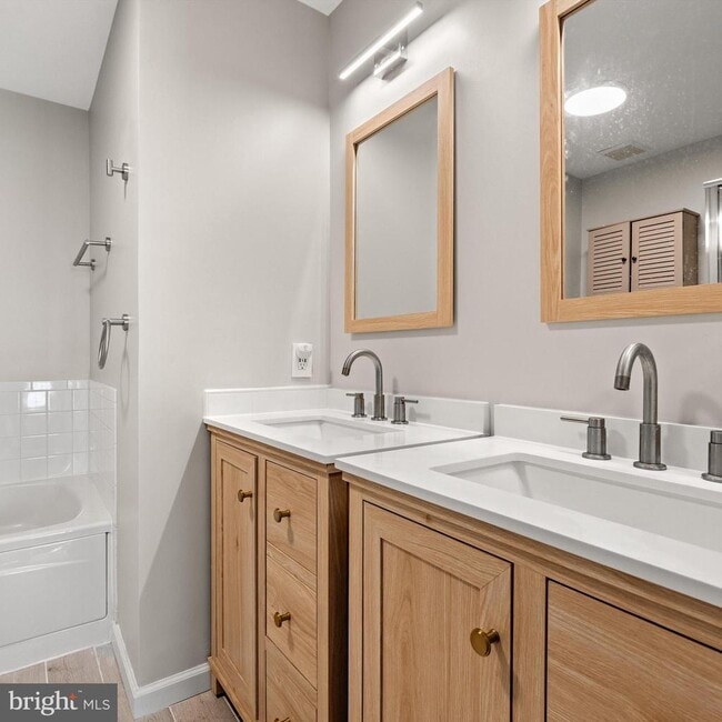 Building Photo - 5117 Donovan Dr