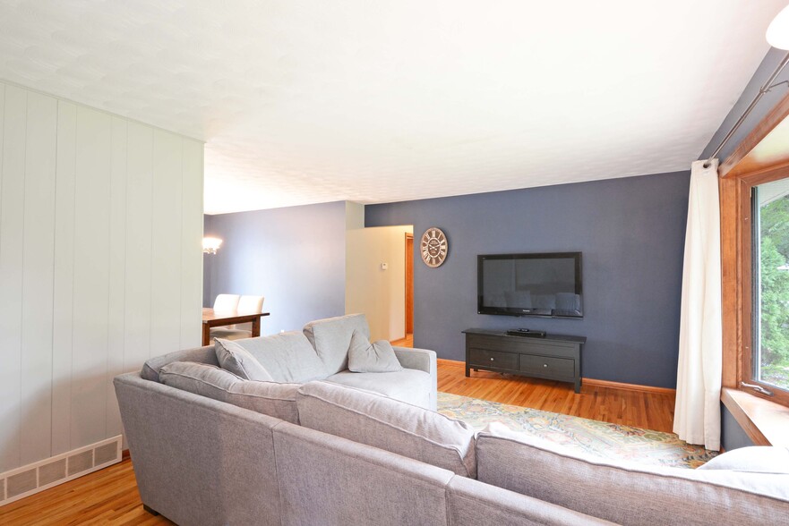 Building Photo - 4239 Diamond Dr