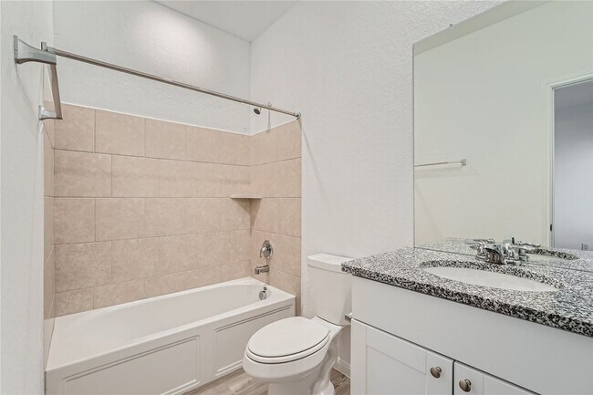 Building Photo - 3 bedrooms with 3.5 bathrooms! BONUS ROOM ...