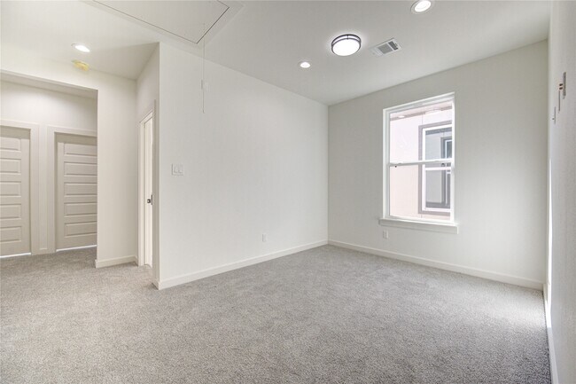 Building Photo - 2920 El Fenice Ln