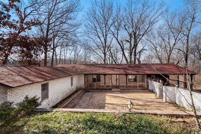 Building Photo - 1741 N Walnut Ave