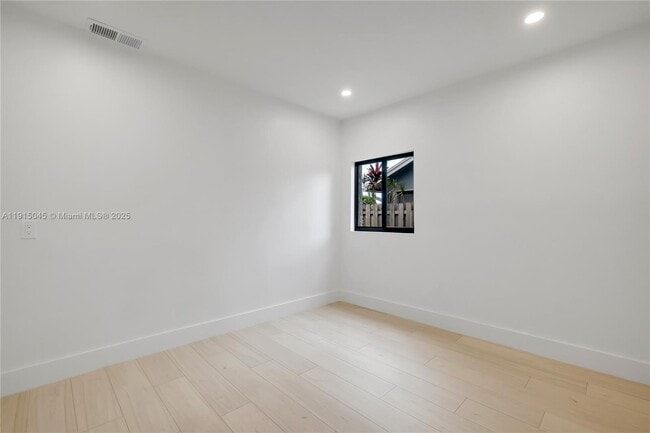 Building Photo - 7151 NW 45th Ct