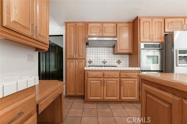 Building Photo - 2644 E Chevy Chase Dr