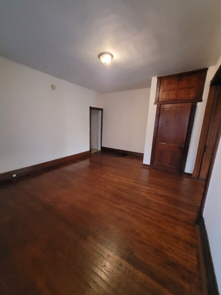 Building Photo - 227 Pleasant St
