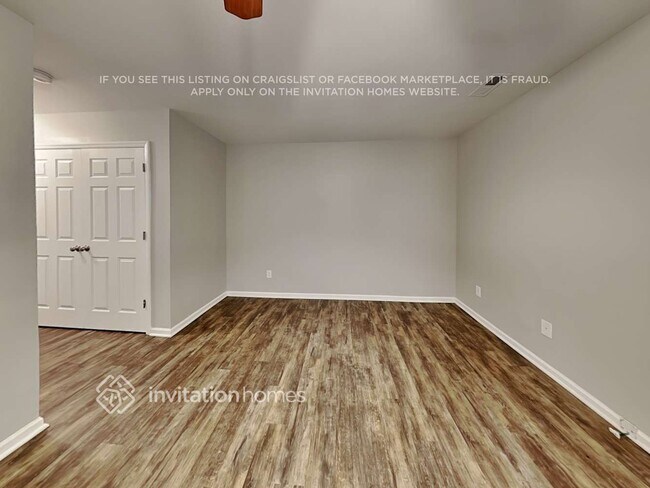 Building Photo - 121 Blackthorne Ct