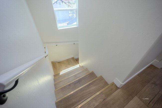 Building Photo - 818 W 7th St