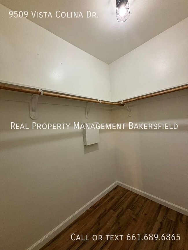 Building Photo - 9509 Vista Colina Dr