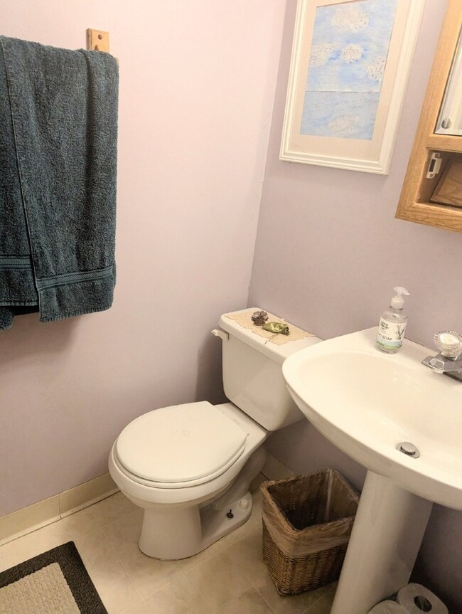 Building Photo - Basement for Rent - Shared Living in Comfo...