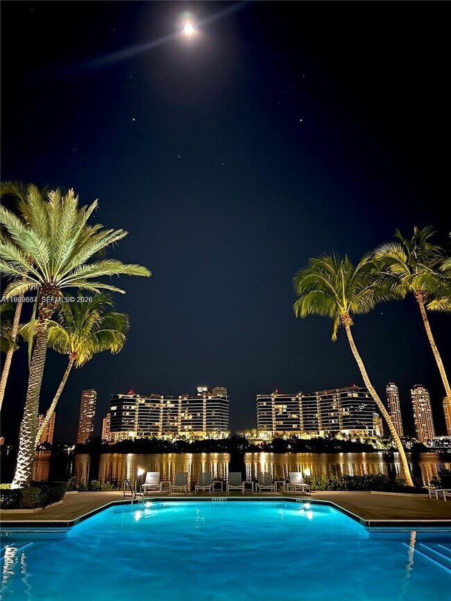 Building Photo - 3255 NE 184th St