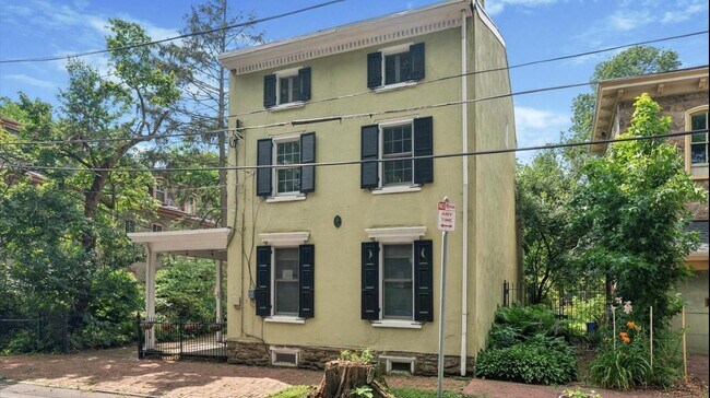 Building Photo - 23 W Walnut Ln