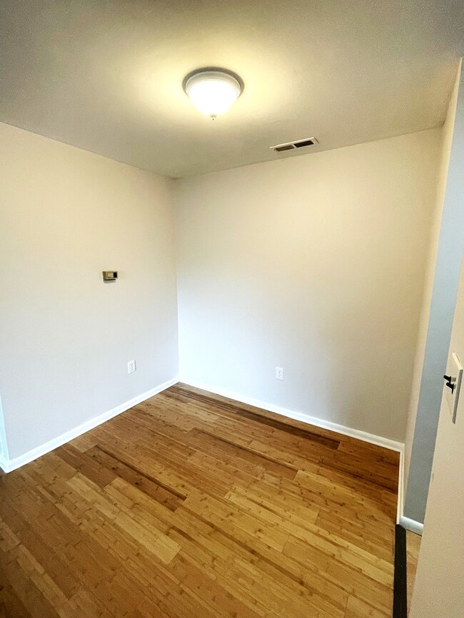Building Photo - 5011 Ravens Crest Dr