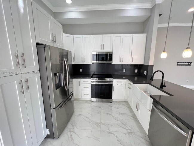 Building Photo - 8342 NW 39th Ct