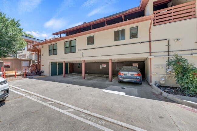 Building Photo - 207 3rd St
