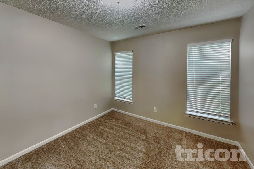Building Photo - 1405 Wessex Ct