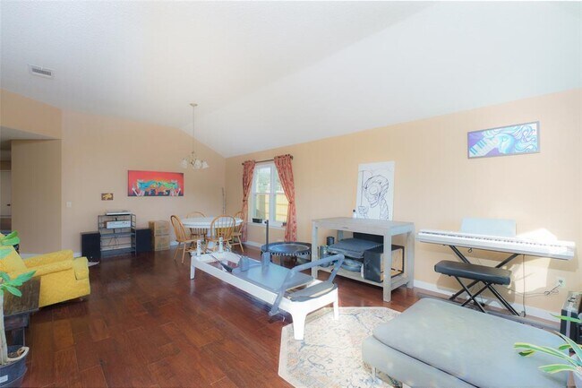 Building Photo - 6700 Carisbrooke Ln